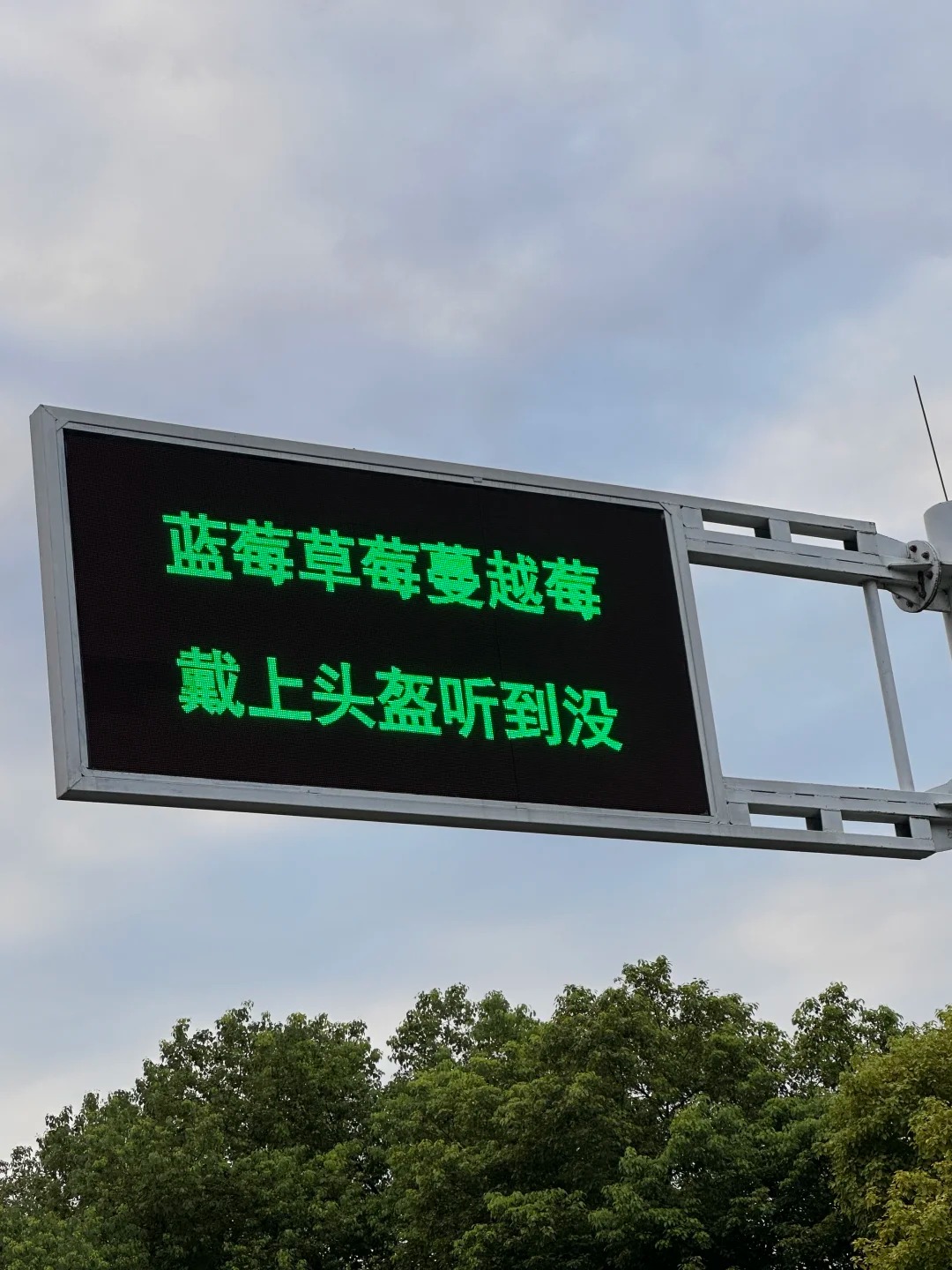 20句交通安全标语，句句炸裂！