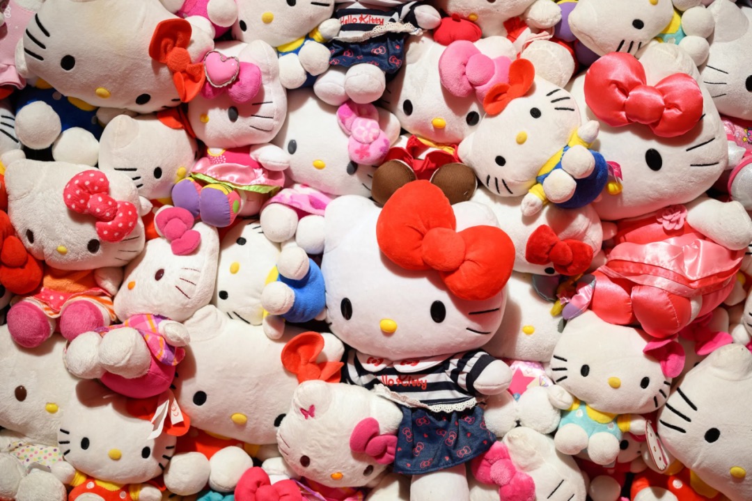 Hello kitty，玩偶