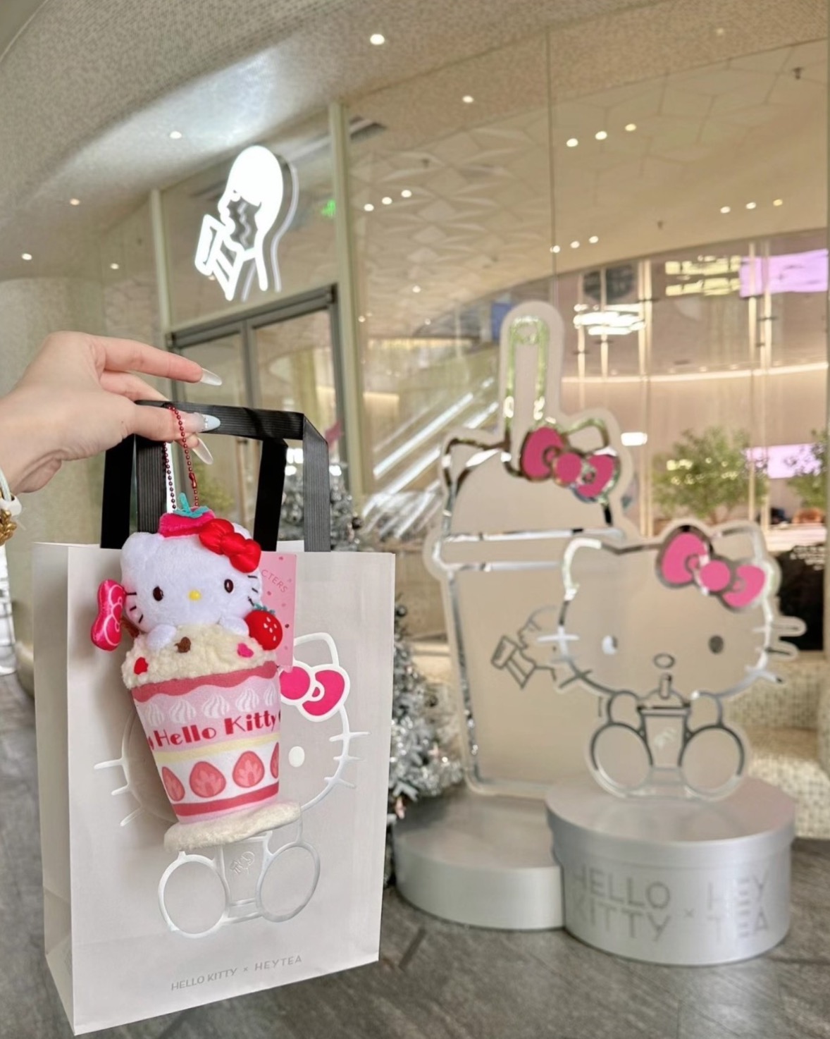 Hello kitty，喜茶