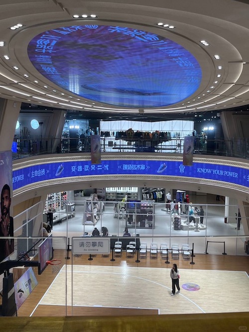 安踏