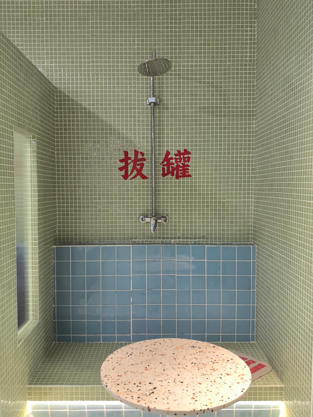 澡堂里开咖啡店，网友：饭缩力满满！