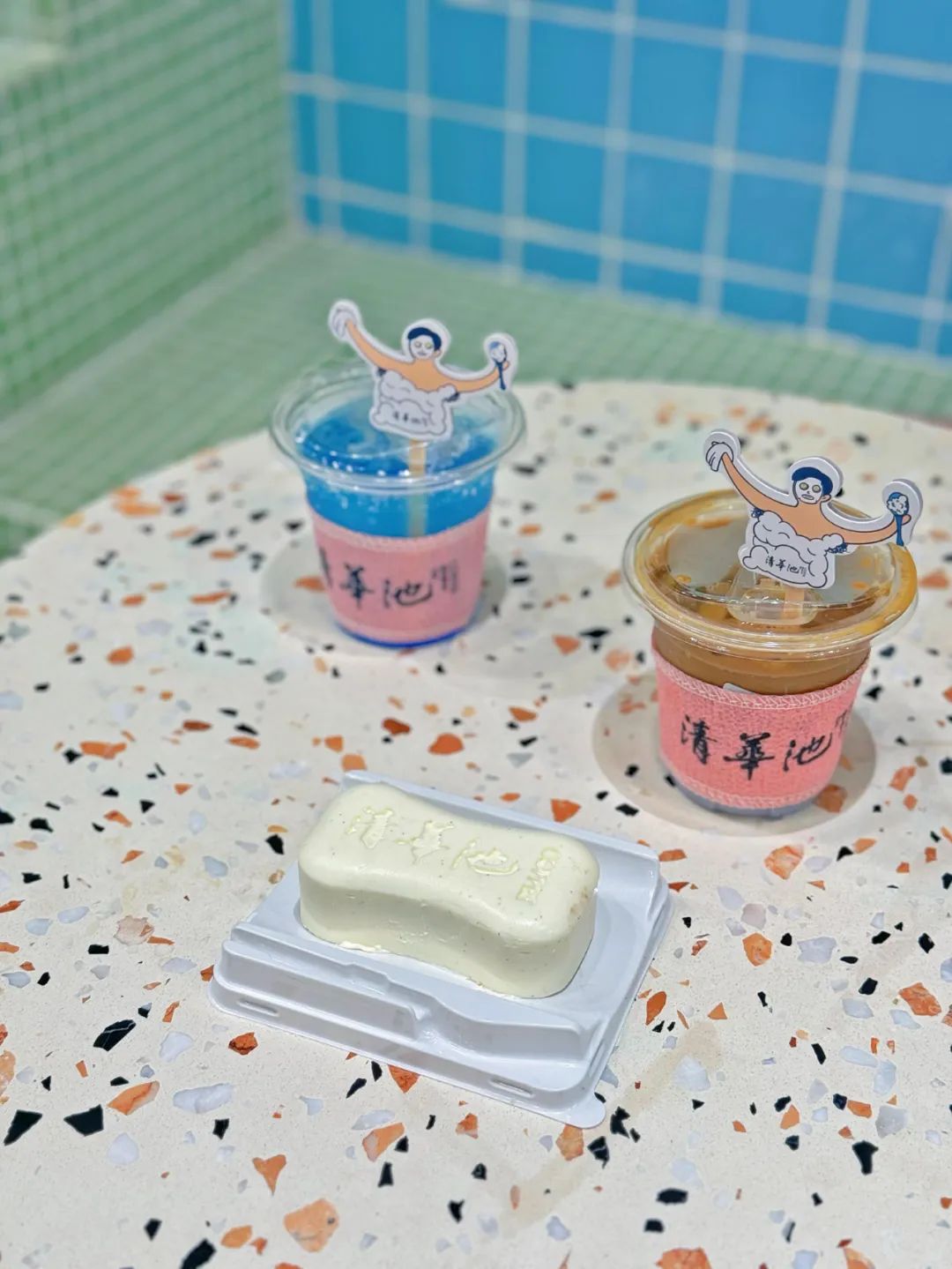 澡堂里开咖啡店，网友：饭缩力满满！