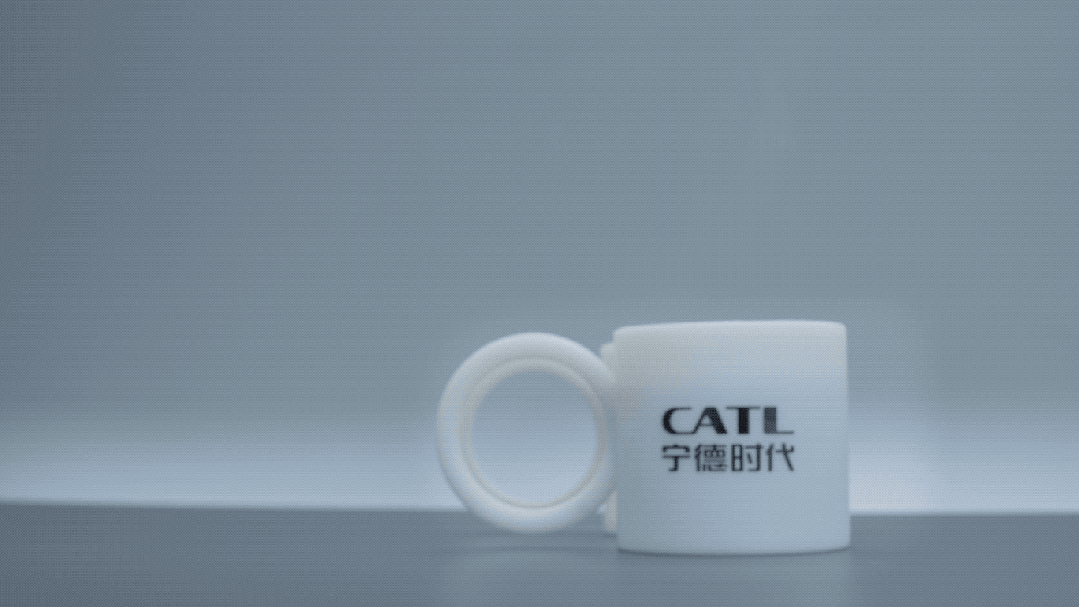 广告片卷疯了的时代，轻反而成了记忆点