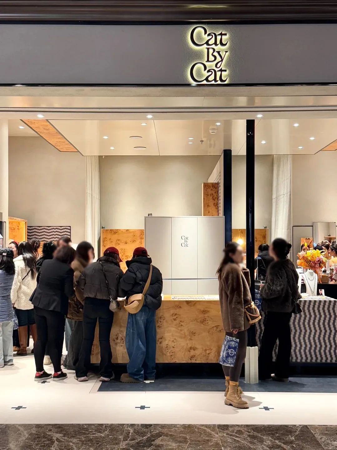 深度聊聊情绪消费与塑料信仰
