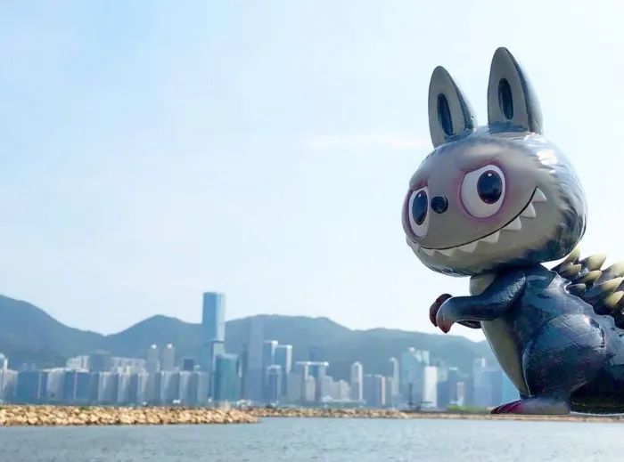 丑到上瘾！Labubu让女性上头的闭环公式